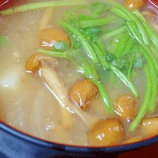 朝の食物繊維☆　「野菜いっぱい味噌汁」